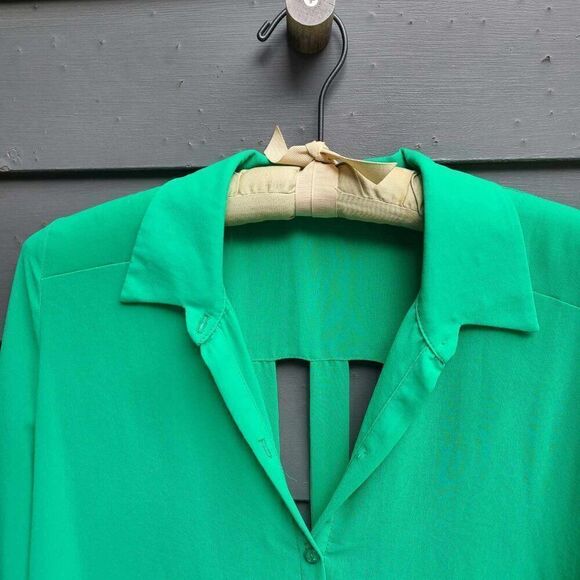 Lush Green Cut out Back High Low Blouse size Medium - Picture 3 of 8